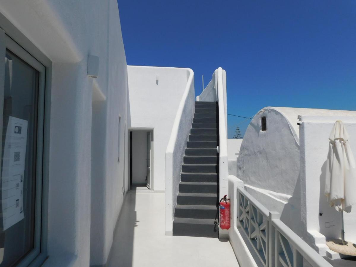 Livin Santorini - Center Rooms Santorini Island エクステリア 写真