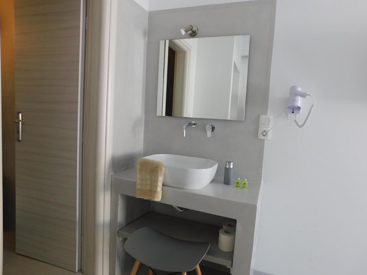 Livin Santorini - Center Rooms Santorini Island エクステリア 写真