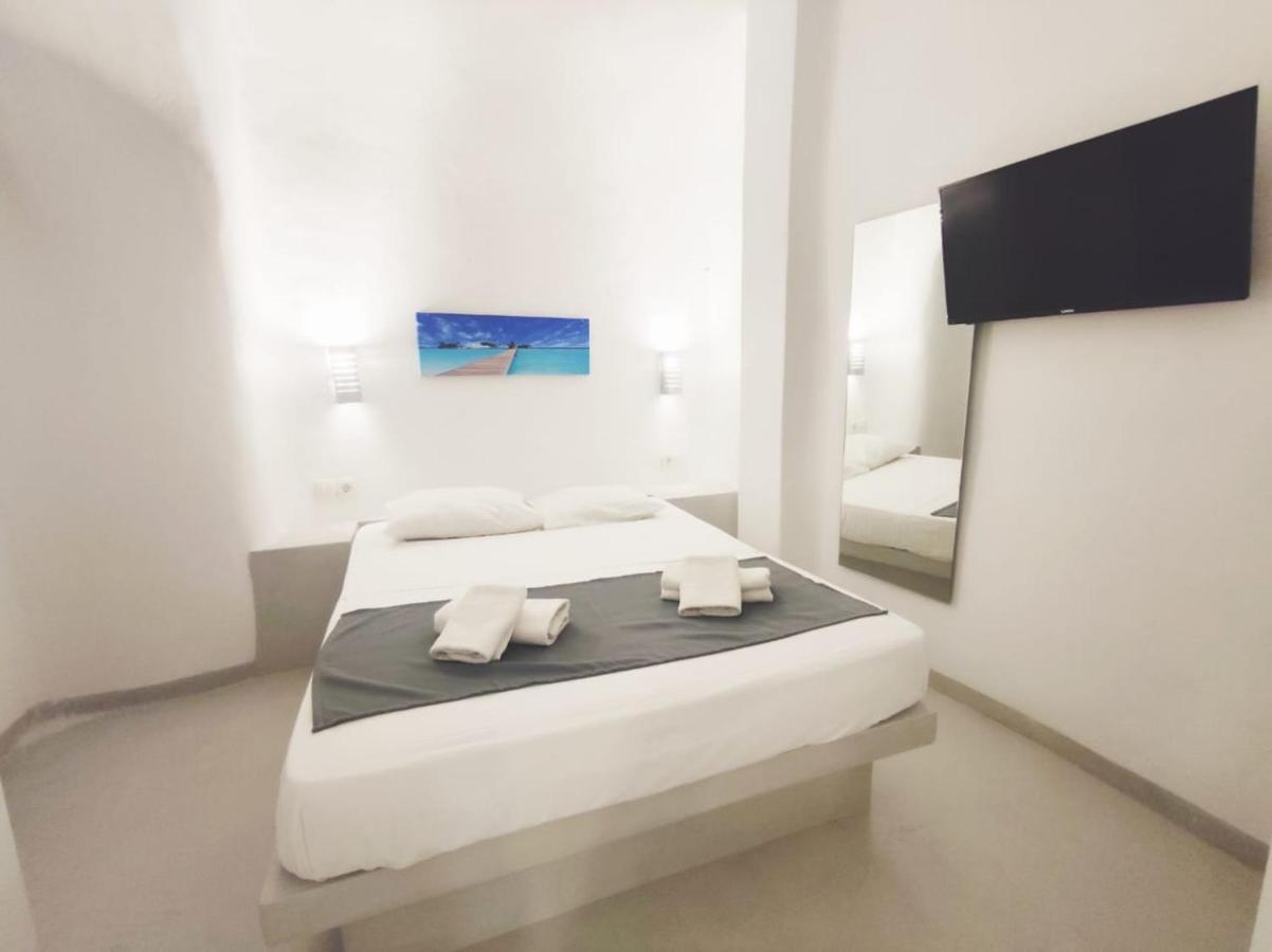 Livin Santorini - Center Rooms Santorini Island エクステリア 写真