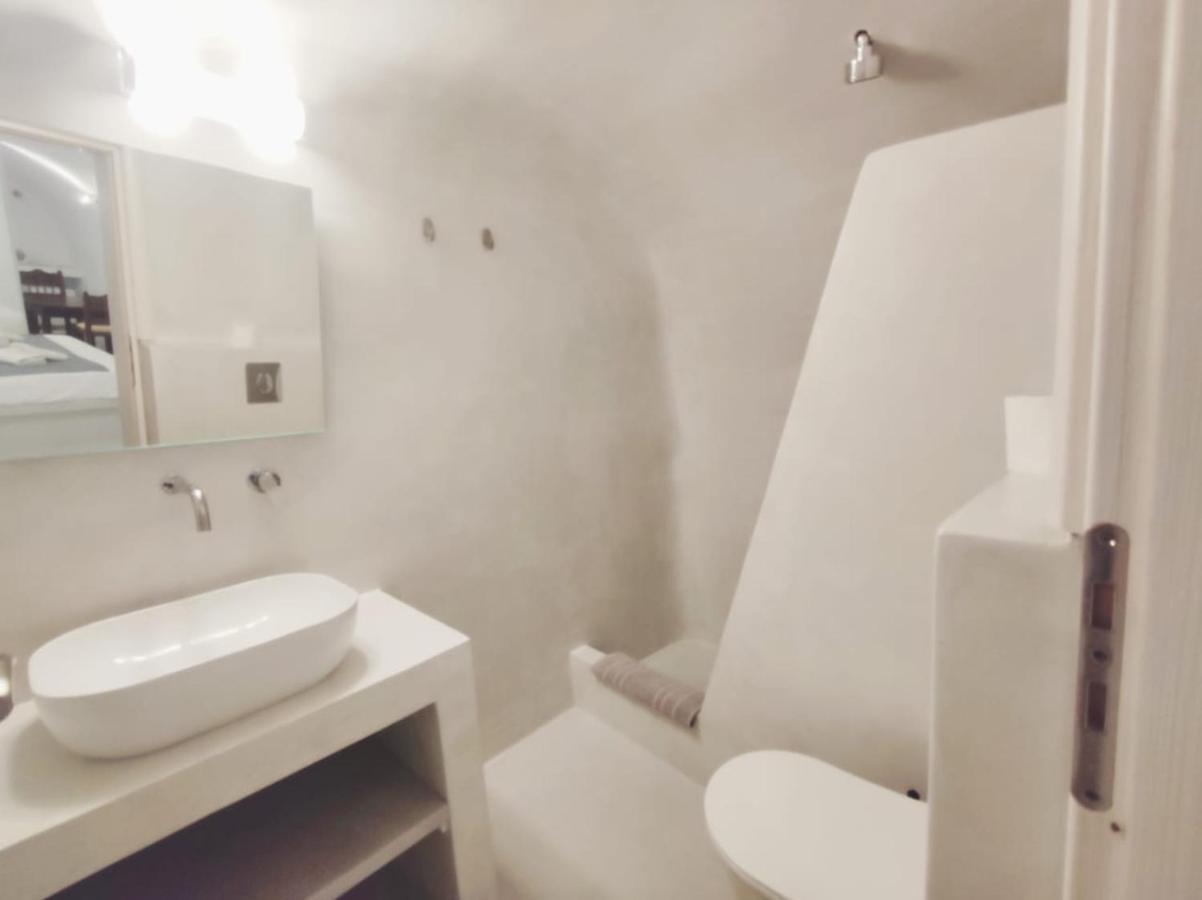 Livin Santorini - Center Rooms Santorini Island エクステリア 写真