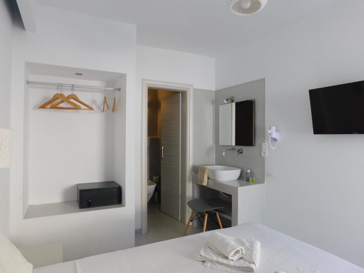 Livin Santorini - Center Rooms Santorini Island エクステリア 写真